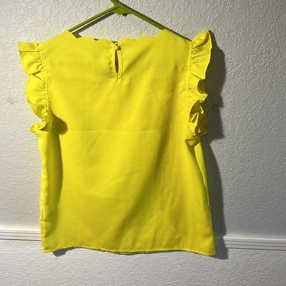 SHEIN ruffle sleeveless blouse. - Picture 3 of 5